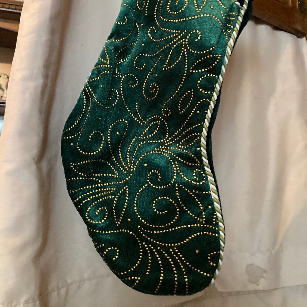 GREEN AN SPARKLING GOLD TRIMMED OUT CHRISTMAS NEW